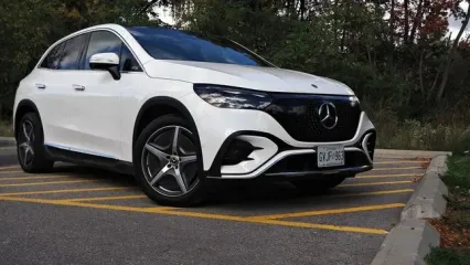 مقایسه بنز EQE و تویوتا هایلندر هیبریدی؛ نبرد گران‌ترین شاسی‌بلندهای وارداتی