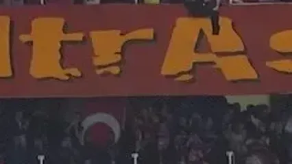 ویدئو: گل ایکاردی در میان آواز هواداران گالاتاسرای