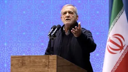 پزشکیان: وظیفه داریم کاری کنیم مردم نسبت به نظام و انقلاب خوشبین باشند