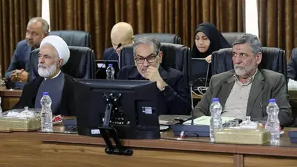 احمدی‌نژاد در مجمع تشخیص با لبخند آفتابی شد!