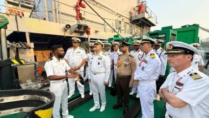 امیر دریادار ایرانی از صنایع دریایی نیروی دریایی هند بازدید کرد