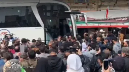 ویدیو| کاروان تیم ملی زنان به خیابان‌های زنجان رسید