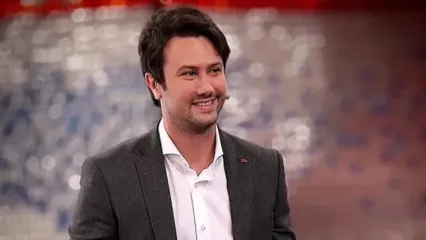 سفر در زمان؛ سلفی «شاهرخ استخری» با خواهرش؛ دهه 90