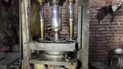 مراحل صفر تا صد تولید قابلمه نچسب در کارگاهی در پاکستان