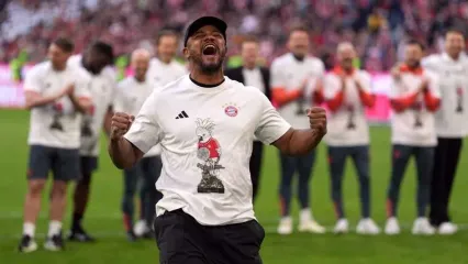 پیام‌های صریح هواداران بایرن مونیخ در شب جشن قهرمانی