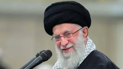 عکس خاص و دیده نشده از رهبر شهید انقلاب در سفر سنندج