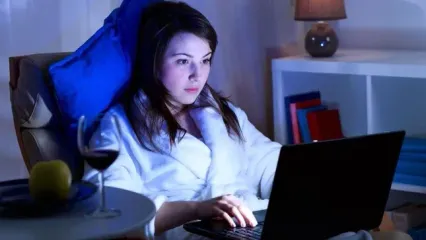 شب‌زنده‌داری به قیمت جان؛ چگونه بدخوابی شما را به سرطان نزدیک می‌کند؟