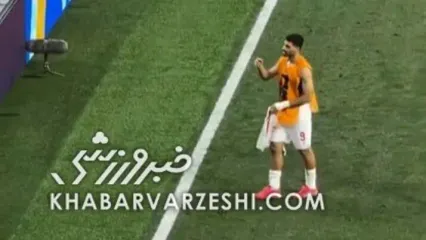 ویدیو| طارمی پیراهنش را به دختر ایرانی هدیه داد/ به جا مانده از بازی با نیوزیلند