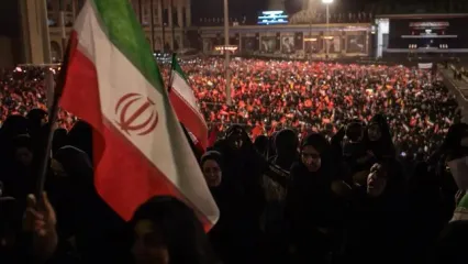 ستاد برگزاری مراسم تشییع: برنامه وداع با پیکر رهبر شهید در مصلای تهران به‌دلیل ازدحام جمعیت تا ساعت ۲۲ تمدید شد