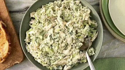 شام امشب با من: سالاد مرغ و کرفس؛ یک وعده سبک، خوشمزه و سیرکننده برای روزهایی که غذای رژیمی می‌خواهید!