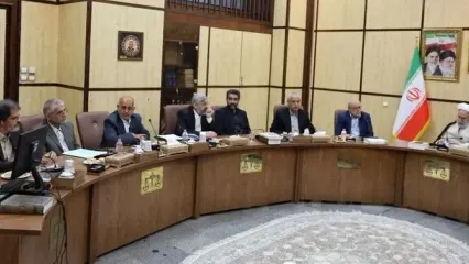 ملت ایران ۴۷ سال است با طرد بیگانگان، اداره کشور را به فرزندان خود سپرده است
