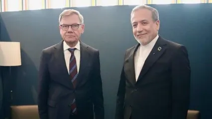 گفت‌وگوهای وادفول و عراقچی درباره تنگه هرمز و پایان جنگ