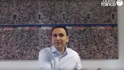 پسرخوانده پرز در مجمع باشگاه‌های اروپا حضور پیدا کرد