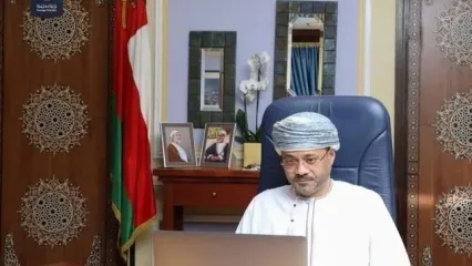 وزیر خارجه عمان توییتش را اصلاح و پرچم ایران با نشان شیر و خورشید را از آن حذف کرد/ عکس