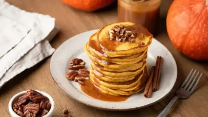 صبحونه فردا: پنکیک کدو حلوایی؛ صبحانه‌ای گرم و خوش‌عطر برای روزهای پاییزی!