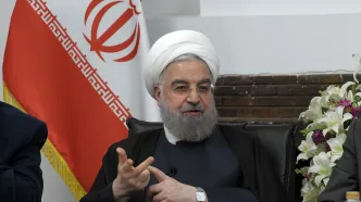 دکتر روحانی در دیدار جمعی از روزنامه‌نگاران: مبنای ما باید احیای قانون اساسی باشد/ باید بین نظام و اقلیت حاکم تفکیک قائل شویم/ مجلس یازدهم لوایح مهم دولت دوازدهم را اعلام وصول نکرد