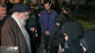 تصاویر نماز رهبر انقلاب بر پیکر «سردار موسوی»