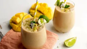 طرز تهیه اسموتی موز و انبه برای افزایش انرژی