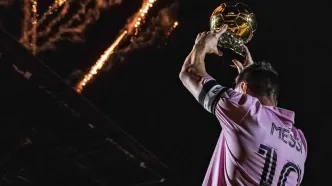 مسی با توپ طلای هشتم در آمریکا/ استقبال گسترده هواداران اینترمیامی + فیلم