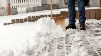 پارو کردن برف خطر حمله قلبی را افزایش می‌دهد