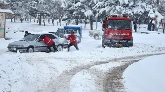 بارش شدید برف در جاده‌های آستارا + فیلم