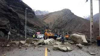 احتمال ریزش سنگ و بهمن در جاده چالوس