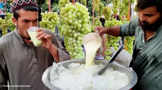 (ویدئو) نحوه تهیه آبمیوه انگور تازه توسط فروشنده مشهور خیابانی در کراچی پاکستان