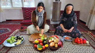 (ویدئو) پخت یک غذای محلی با گوشت و بادمجان توسط خانواده روستایی کردستانی