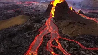 (ویدئو) تصاویر آخرالزمانی از فوران یک کوه آتشفشان در ایسلند