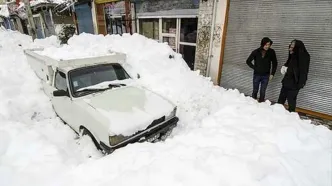 (ویدئو) مدفون شدن خانه‌ها در اثر کولاک برف در روستای سردرق