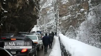 جاده چالوس در یک روز برفی