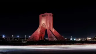 برج آزادی تهران به رنگ پرچم ایران