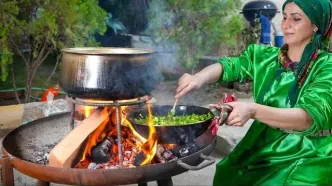 (ویدئو) پخت دنده گوسفند و بادمجان شکم پر به سبک بانوی روستایی اهل کردستان عراق