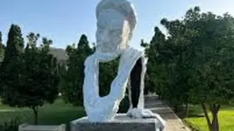 اقدام ناشایست روی مجسمه سعدی در شیراز