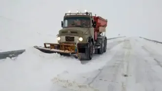 انسداد ۳۸۰ محور روستایی در برف و کولاک/ ناوگان راهداری فرسوده است