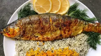 هنرنمایی مادر و دختر کردستانی در پخت ماهی کبابی در قلب یک خانه سنگی 200 ساله | فیلم