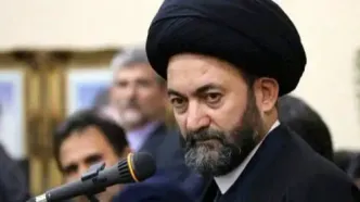 امام جمعه اردبیل: اگر کسی از حماقت «رضا پهلوی» روده‌بُر شود جای ملامت نیست