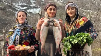 (ویدئو) پخت تماشایی ماهی شکم پر محلی به روش سه بانوی روستایی گیلانی