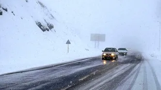 بارش برف و لغزندگی جاده کرج - چالوس