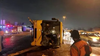 واژگونی اتوبوس مسافربری در غرب تهران/ ۱۵ تن مصدوم شدند/ ویدئو