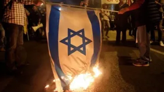 نماینده اردن در اتحادیه عرب پرچم اسرائیل را آتش زد