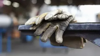کارگران چینی به موج بیکاری اعتراض کردند