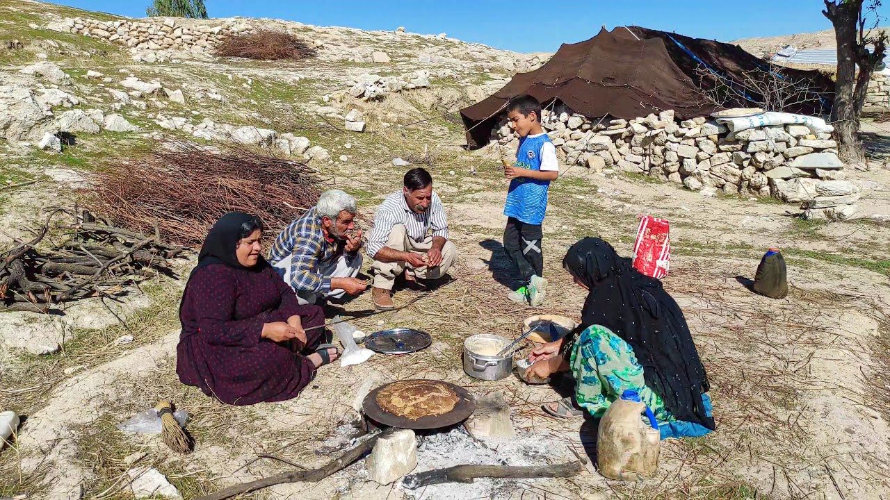 (ویدئو) پخت چشم نواز «نان ساجی» محلی توسط دو بانوی عشایر بختیاری