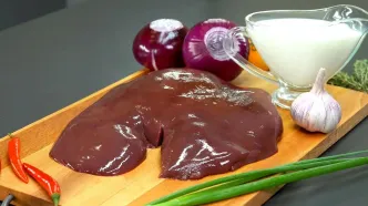 (ویدئو) به روش این آشپز مشهور لهستانی یه غذای خوشمزه با جگر گاو درست کنین!