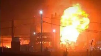 (ویدئو)  لحظه ترسناک فرو ریختن کوره ۶۳ متری در آکتائو قزاقستان بر اثر آتش‌سوزی