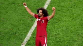 لحظه بالا بردن جام قهرمانی آسیا توسط کاپیتان قطر به سبک مسی