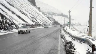 برف و باران در جاده های ۱۵ استان کشور