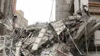 ریزش شدید ساختمانی در بروجرد بر اثر انفجار مواد محترقه؛ تیم‌های آواربردار اعزام شدند