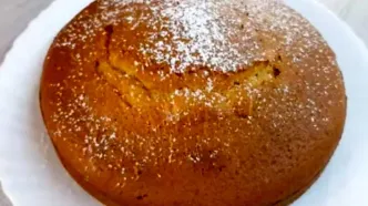 طرز تهیه کیک اسفنجی و ساده با پف زیاد+ فیلم / این کیک ساده برای افطار عالی است