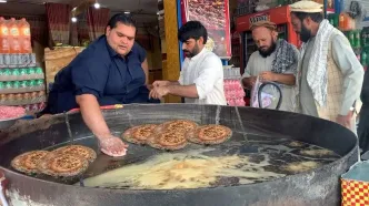 فیلم / غذای خیابانی مشهور در افغانستان؛ پخت محبوب ترین چاپلی کباب جهان